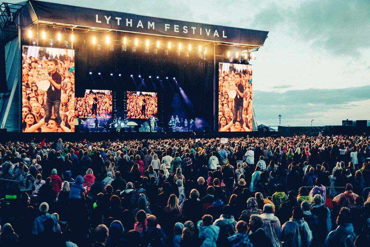 ollymurs's tweet photo. Oh! I do like to be beside the seaside, I do like to be beside the sea!

@LythamFestival thanks for having me! You cheeky lot 😝🔥 https://t.co/cBGHxpR78I