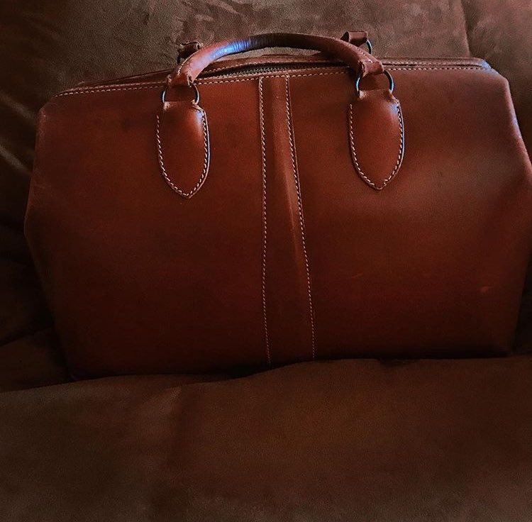 jetaimedongho's tweet photo. [TRANS] Minki's Instagram Update 

"Everyone, I've safely arrived in KR. I missed you! 😍🐝 Jjuni hyung bought me this bag at a vintage (...) https://t.co/awVXBVn2wO