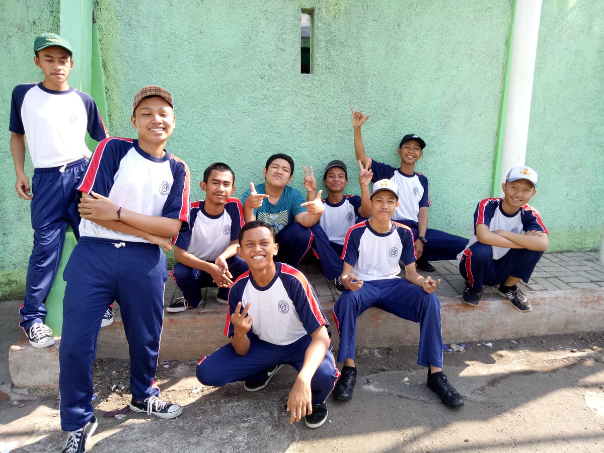bagja_akhmad's tweet photo. Berjuang demi mewujudkan impian kita masing² kedepan...
#SMKN35JKT #Pemesinan1 #OlahragaDay #Batik #KamisManis #Camp7Java #PasukanPriaBotak https://t.co/JNydCuEDH0