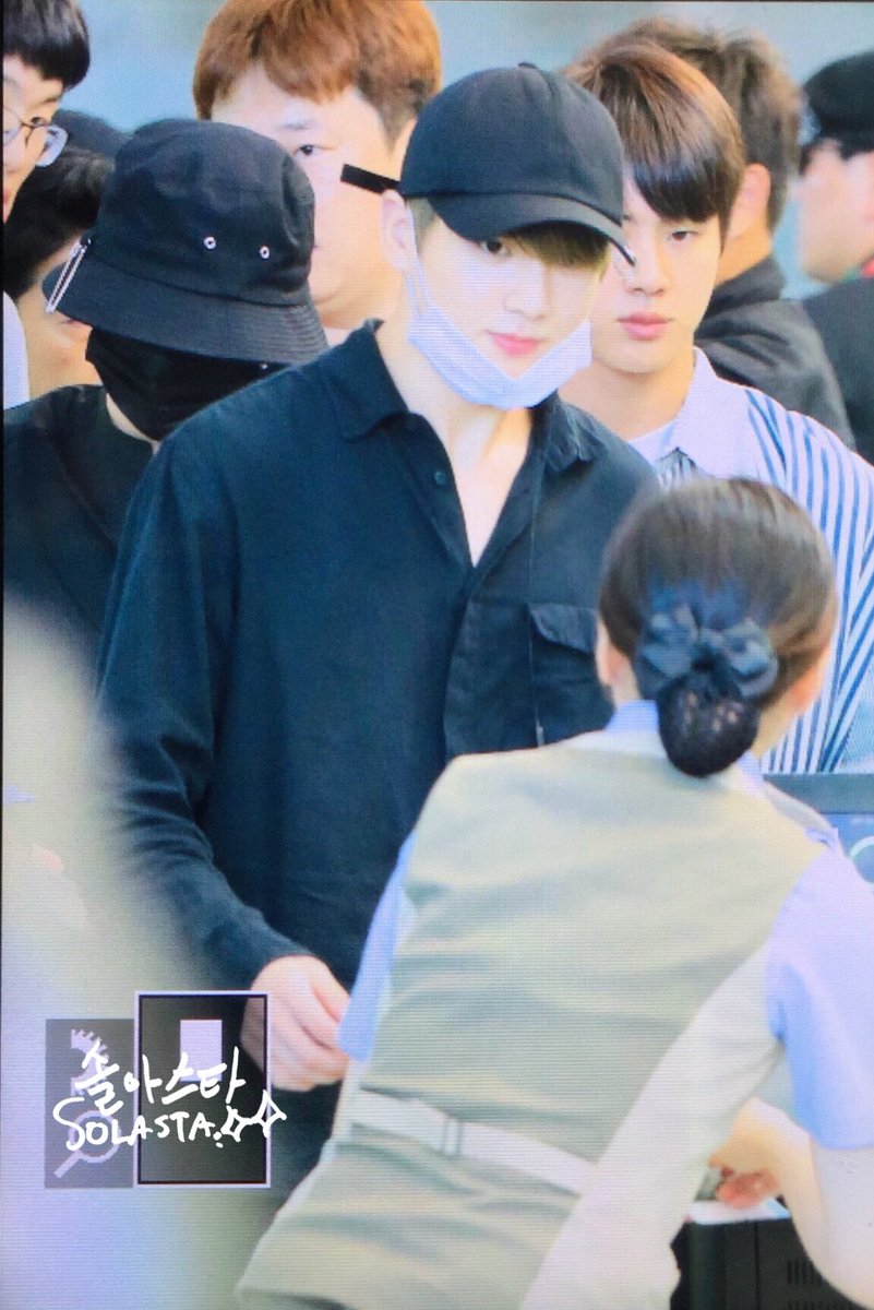 SOLASTAJK_1997's tweet photo. 170803 인천출국
#정국 #노츄 #JK #방탄소년단
귀여워😭😭😭💕 https://t.co/fZeVYsA6eF