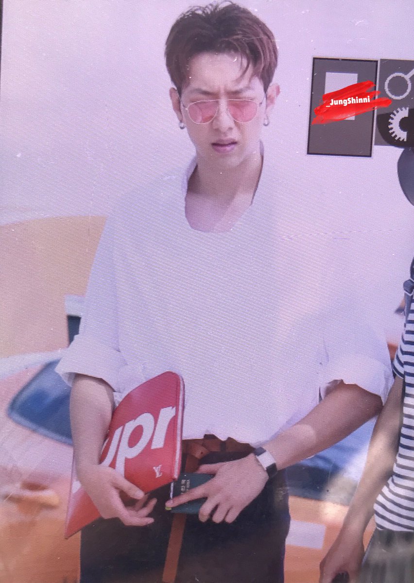 _JungShinni's tweet photo. #이정신 #LeeJungShin 
170803 인천출국  신야 잘가~ https://t.co/FmMChd9CM6