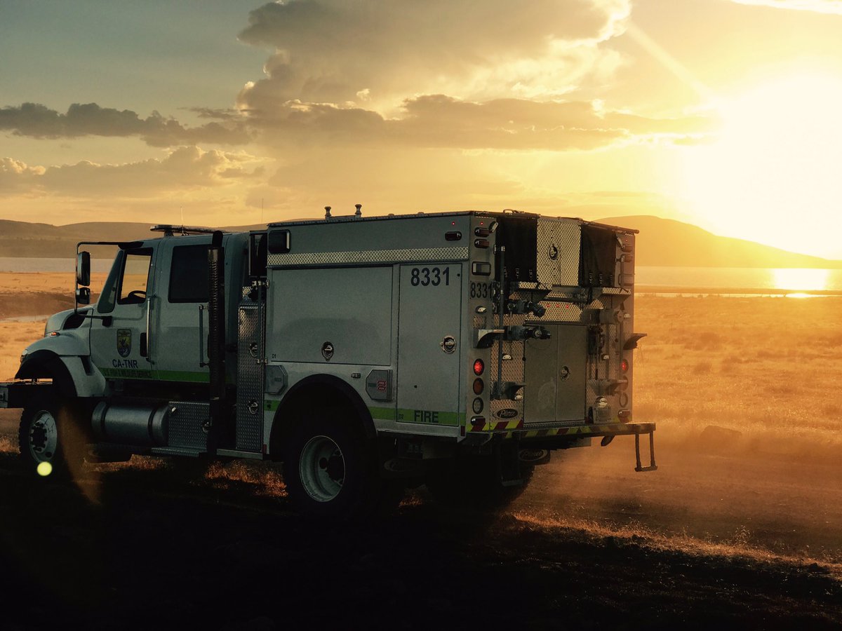 USFWSFire_SoCal's tweet image. E8331 and ST-5780c finishing a shift on the Lake Fire on 7/27 #ModocJulyComplex