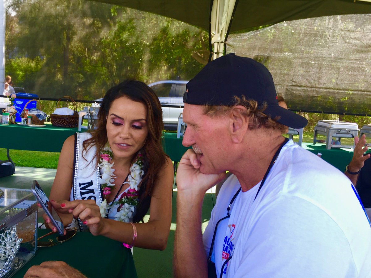 DarynHinton's tweet photo. Enjoying the Pink Wahine Honolulu Polo 4 A Cure Charity Event in Waimanalo with Ms. Hawaii throwing out the game ball 😍 https://t.co/oD6KSGufVZ