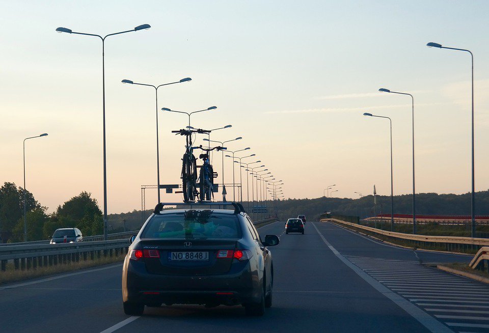 ITS_waw_pl's tweet photo. Statystyka wakacyjnego półmetka na polskich drogach – jest bezpieczniej❗️ https://t.co/d979aiQYCW #BRD #ruchdrogowy 🚗#wakacje☀️ https://t.co/XF3cC5o3dj