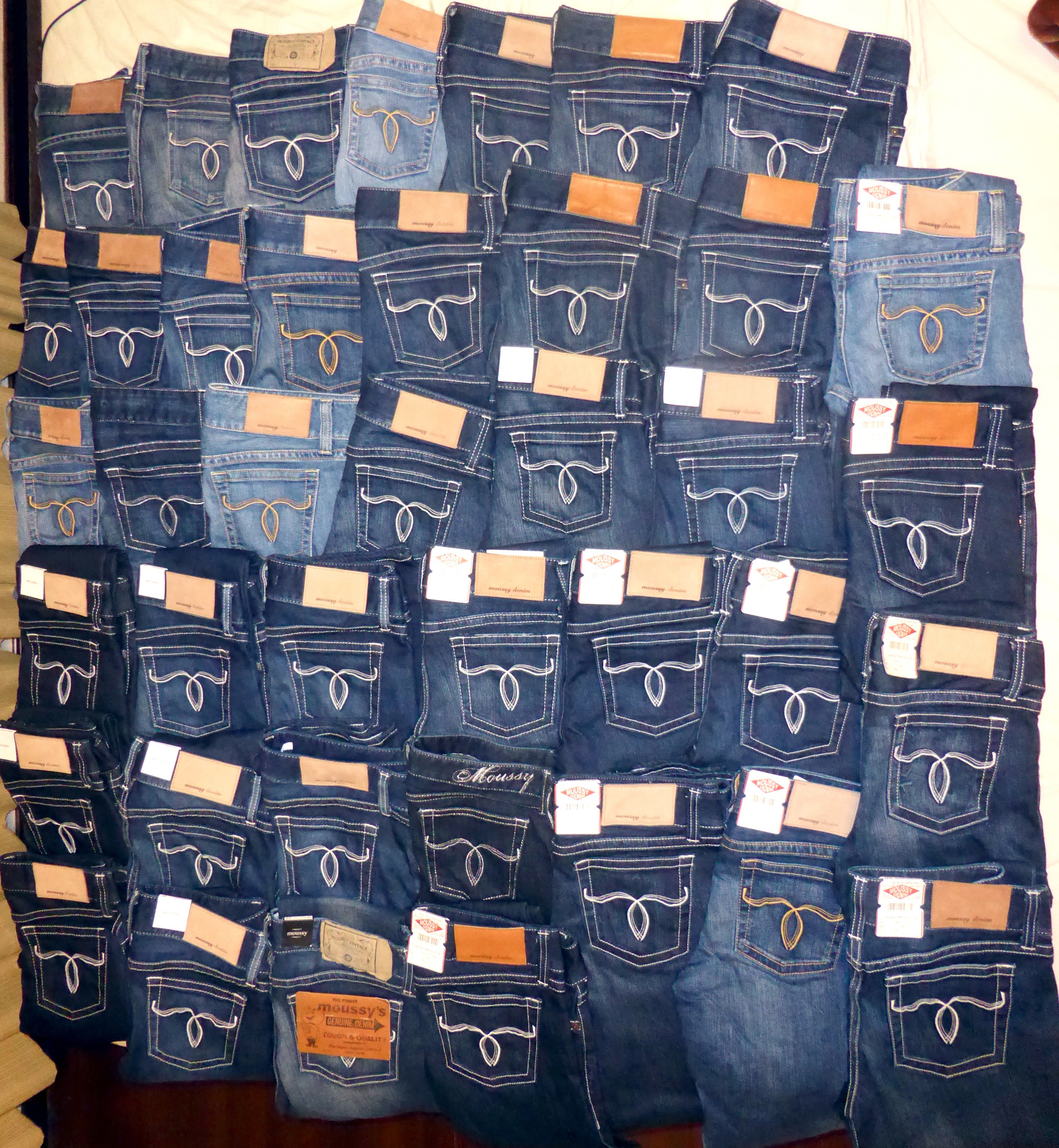 デニム ジーンズ　MOUSSY 美品】 MOUSSY デニム 26 ローライズ 渋谷109 ホワイトステッチ
