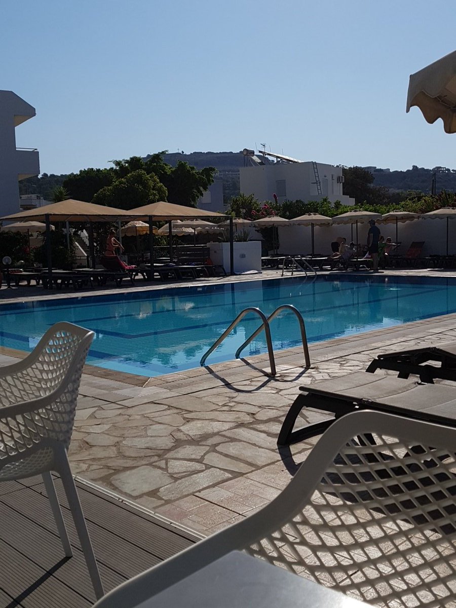 leeallen_1975's tweet photo. View from the office today - oh hang on im not at work this week    topping up the white bits in #pefkos https://t.co/LGlR7Mba70
