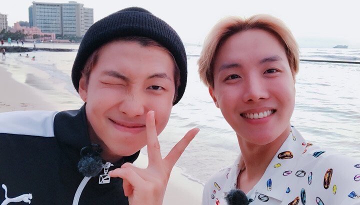 毎朝おはようのちゅーからはじまって
寝る前のちゅーで1日が終わるクサズ
1日1回はナムさんが
「あぁぁ。やっぱり、ホソク好きだぁぁ」
って心の中で叫んでる
この初々しい新婚クサズはどこですか🙄