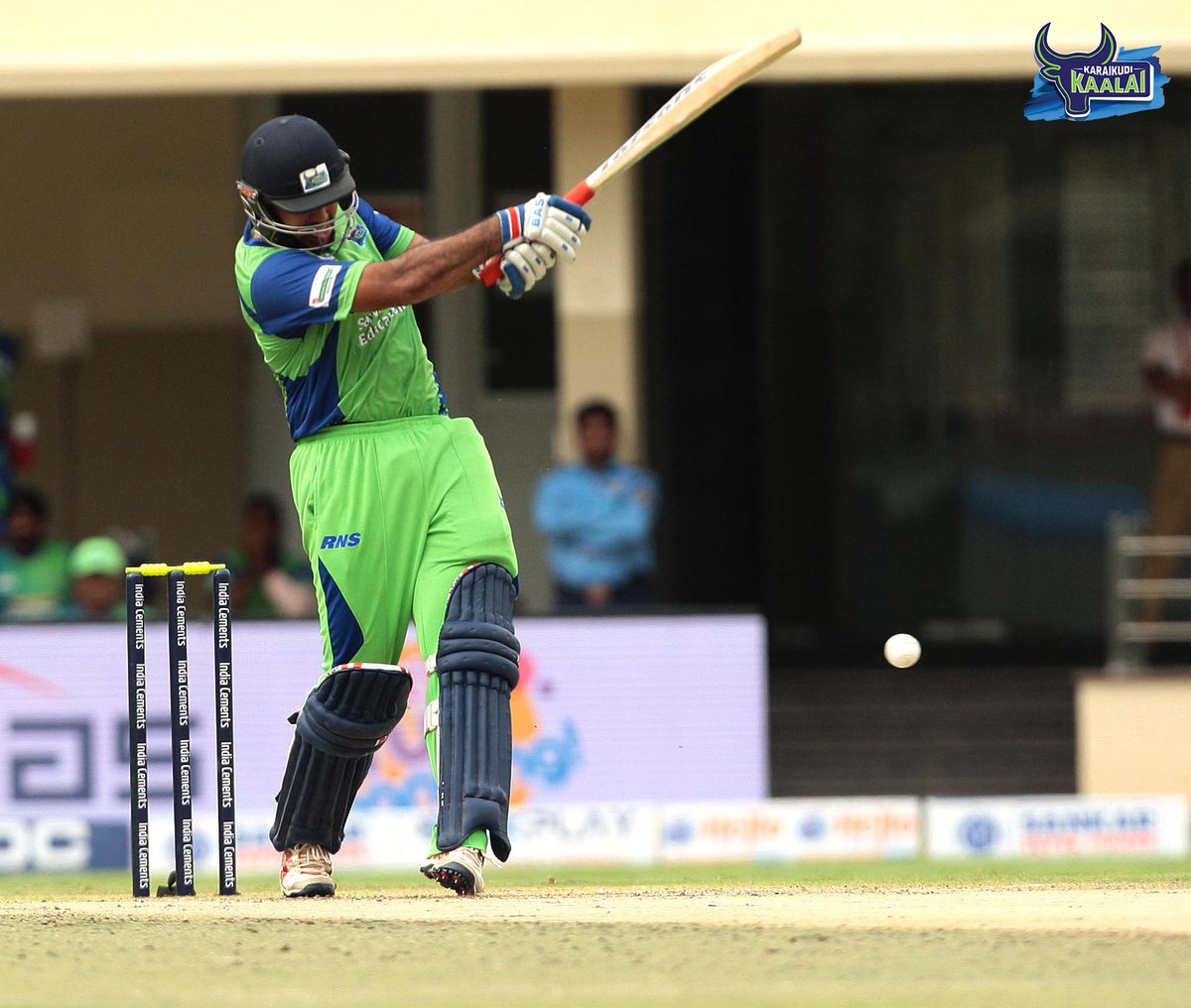 TeamTiruppur's tweet photo. #SAniruda of the #KaraikudiKaalai pulls one to the boundary against the @vbveerans in Dindigul on Wednesday
#TNPL2017 #modhipaakalama https://t.co/Pt9DOXcXjm