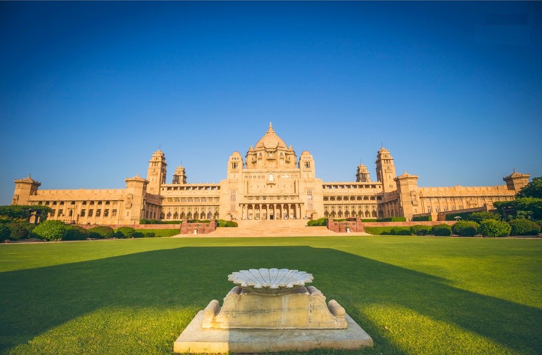 Fboxerw's tweet photo. Once upon a time a palace, now a luxury hotel. #UmaidBhawanPalace #Jodhpur #Rajasthan #IncredibleIndia https://t.co/vF3b6xlH5t