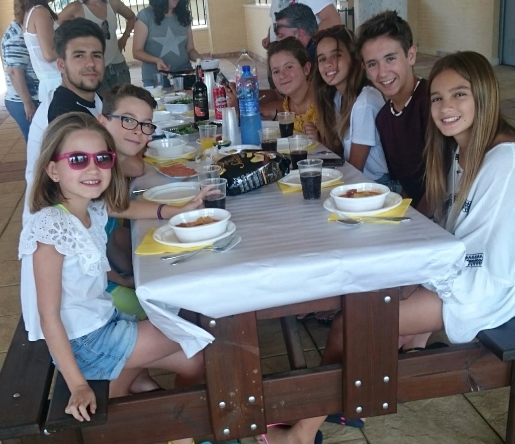 Mi otra familia, que día más bueno pasamos <a href="/CovadongaMCJ3/">Covadonga MCJunior 3</a> <a href="/MariaQMCJ3/">María Querol</a> <a href="/LauraMCJ3/">Laura MCJunior 3</a> <a href="/HugoMCJ3/">Hugo</a> <a href="/BrunoMCJ3/">Bruno</a> @Manbruto @balmaquerol <a href="/MasterChef_es/">MasterChef</a>