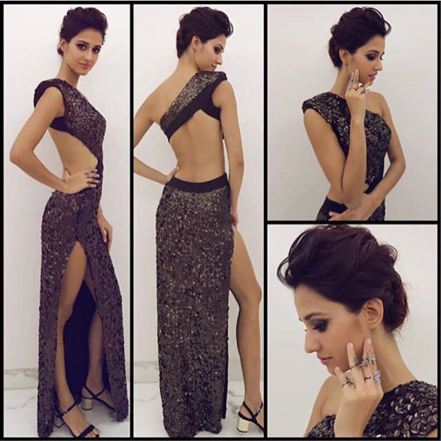 DishaPataniFC9's tweet photo. Congratulation @DishPatani for winning #FreshFace award 
She look Gorgeous in this dress💗💘 https://t.co/LTBna9raiD