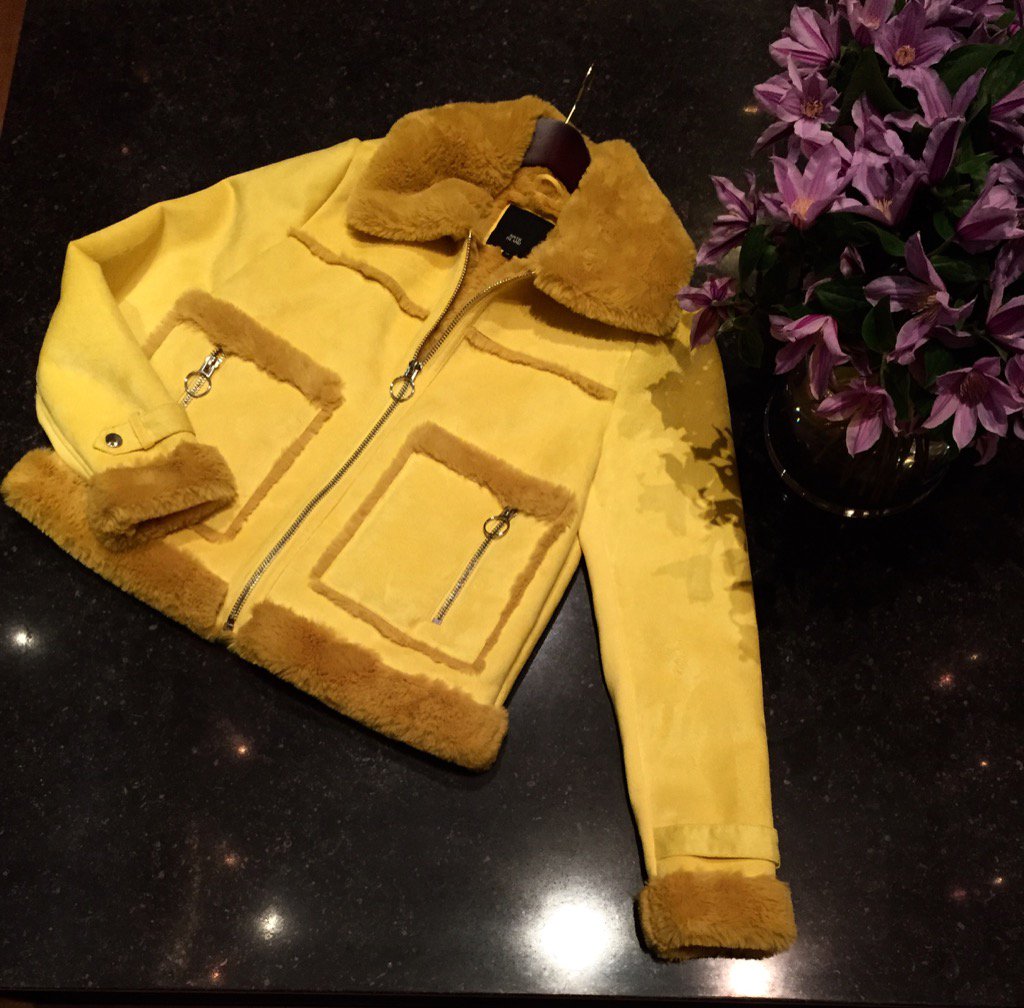 I've got my eyes on this stunning sheepskin jacket, it gonna brighten up my wardrobe @LittlewoodsOnline @Littlewoods