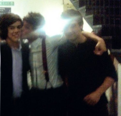 Zayn_1D_Larry's tweet photo. Friendly reminder that this is a real picture https://t.co/6CQmAdiagV