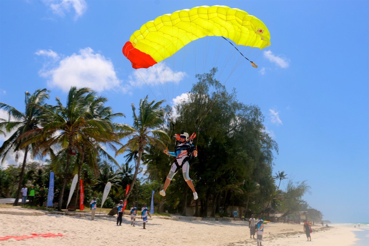 SkyDiveDiani's tweet photo. You don't need to land in a plane to get to your holiday.ππ
#SkydiveDiani #TandemSkydives #JumpSchool #FunJumps
#DianiBeach #MagicalKenya π°πͺ https://t.co/R1kwA9ssTl