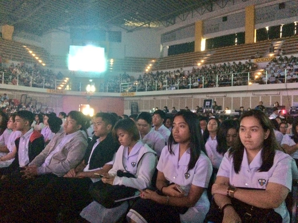 USTCSSC's tweet photo. Our freshies listening to the UST Singers π #ROARientation2017 #LegaSCI https://t.co/ddknu8wH5k