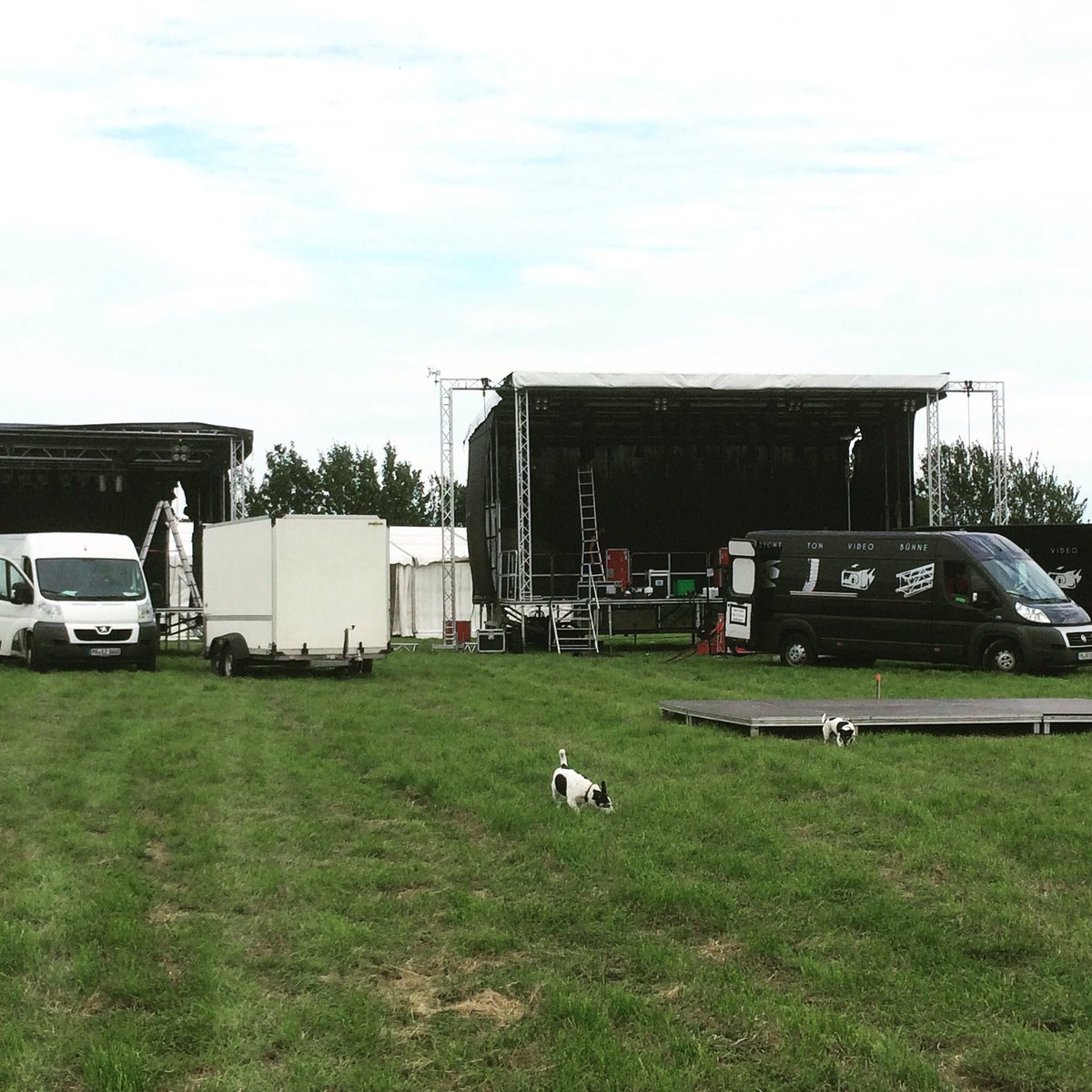 LippeOpenAir's tweet photo. Los geht's! Der Aufbau ist in vollem Gange und JA! es gibt noch Karten!!!! #lippeopenair #sommerfestival #sommer #draußen https://t.co/cAnPcUHyB5