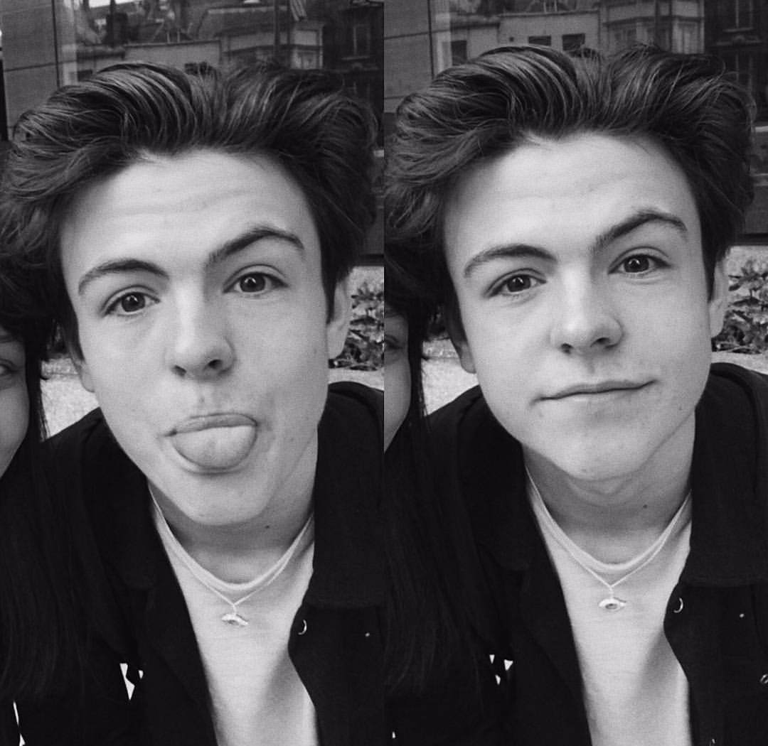 oopsmypayno's tweet photo. #BlakeDeservesTheWorld My happiness is you @NewHopeBlake https://t.co/w1RJbweDkM