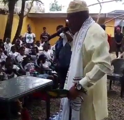 vickyloniatv's tweet photo. NNAMDI KANU CALLED PEOPLE WITH BIAFRAN NAMES WHO WANT TO REMAIN IN NIGERIA ‘PIGS’ AND… https://t.co/MxFJve7r7q https://t.co/J84K7nzylv