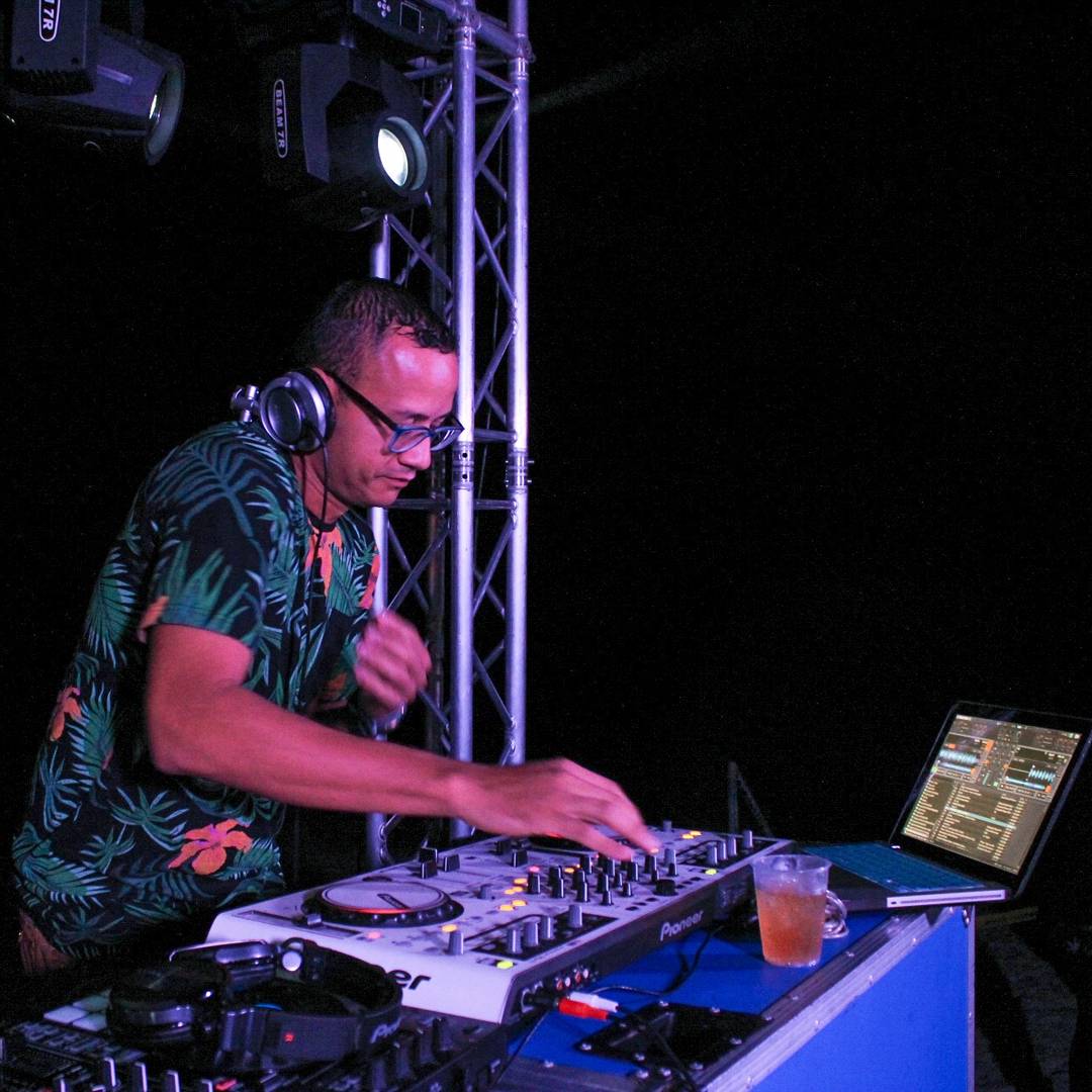 djlito507's tweet photo. #mode #DJS @decameronpanama #classbreak #2k17 💪🏻💪🏻🔥#MUSIC https://t.co/qEQVG5Ty1b