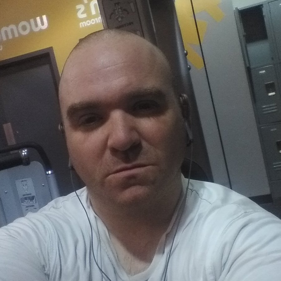 DanMac2014's tweet photo. A good #WorkOut at @GoodLifeFitness in the wee hours this morning! #FitForLess @CityBrampton https://t.co/8ICB2i1siV