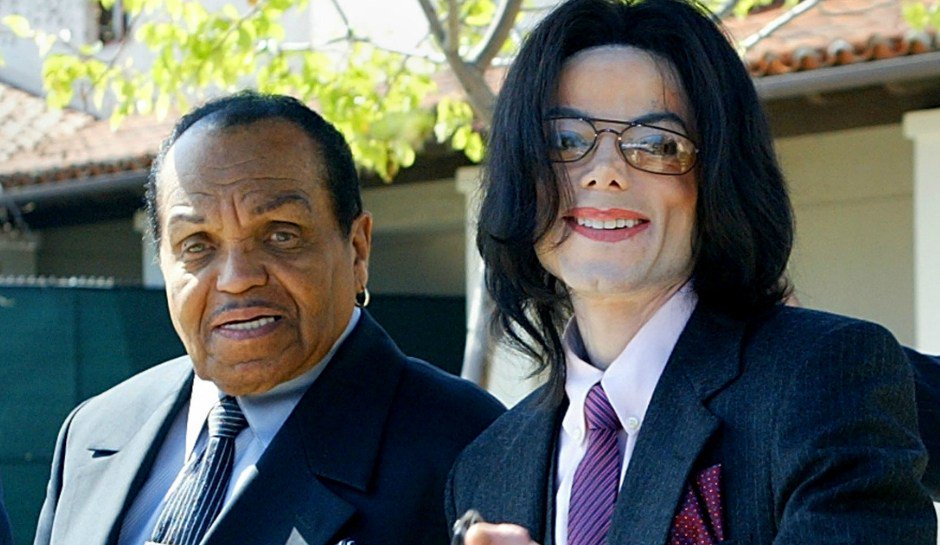 vickyloniatv's tweet photo. FATHER BEGS TO BE BURIED NEXT TO HIS LATE SON, MICHAEL JACKSON https://t.co/8sbE1EvcSq https://t.co/H6H79mJsic