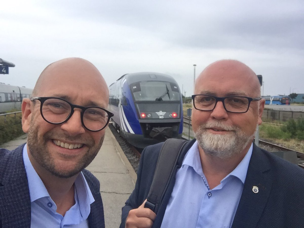 RasmusPrehn's tweet photo. Pihl og Prehn på trafikalt sommertogt. Pt. på vej mod Skagen, hvor startskuddet lyder kl. 10:45 for turen i #brintbil til Gedser #dkpol https://t.co/aONwPqxZlm