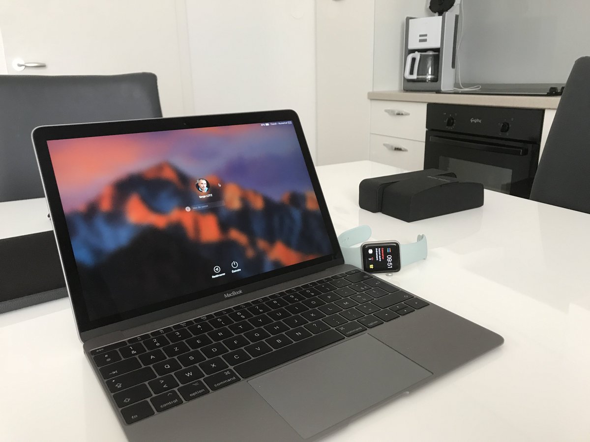 sergelotz's tweet photo. Toujours avec mes produits préfères ! #MacBook #BOPlay #iPhone7Plus #AppleWatch 🇭🇷 #Croatie2017 https://t.co/mxtPiQzL39