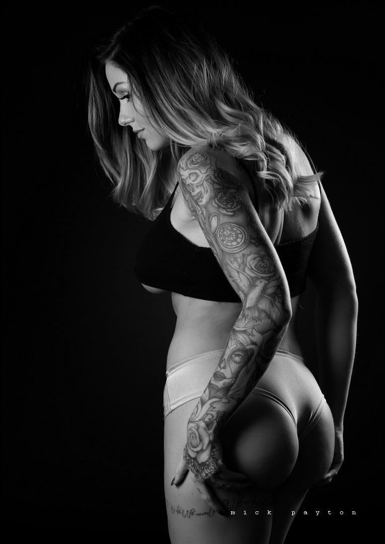 sammiifierceF's tweet photo. Vote @SAMMIIFIIERCE best alt model @UKGlamourAwards @NizUddin1 @frontarmymag @Daily_Sport @KnickerBeauties https://t.co/IkAUXTcPgX https://t.co/l99ESrJJYo