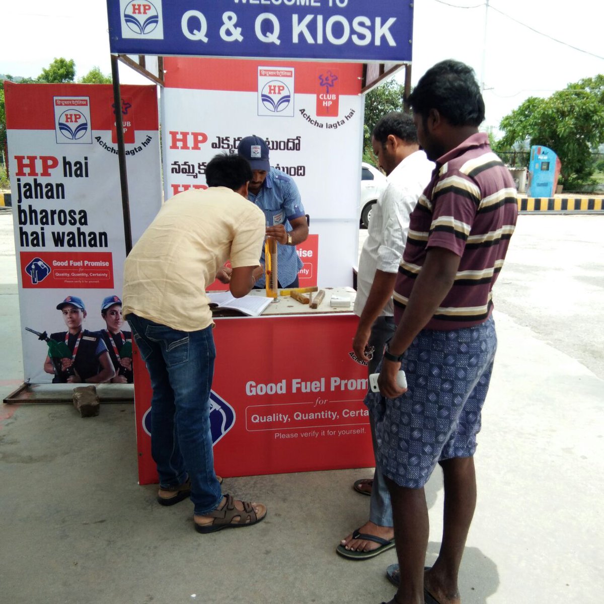 hpcl_nelloreRO's tweet photo. Temple town Tirupati buzzing with Q&amp;Q assurance activities @HPCL outlets. Customers enthusiastically participating @Rg03Goel @VAIDICKA https://t.co/2ArpKM8OLn
