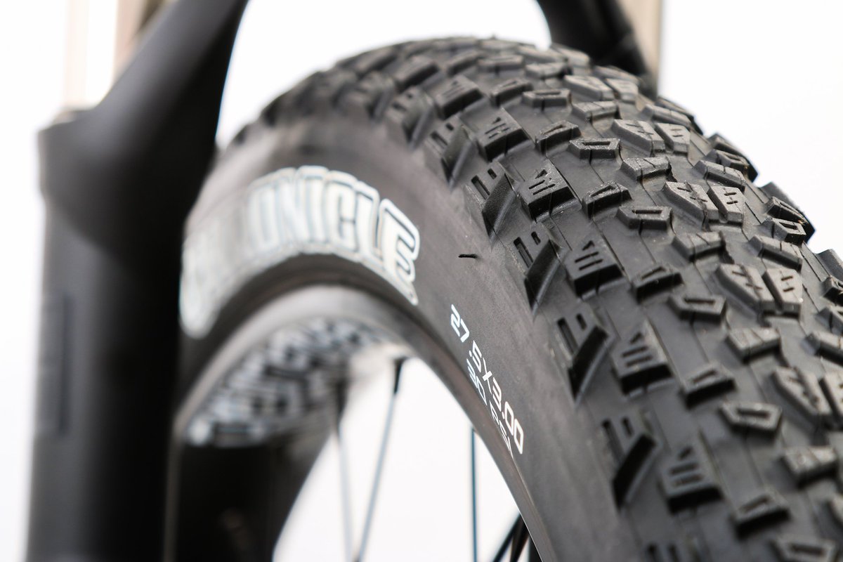 maxxis chronicle 27.5 x3 0