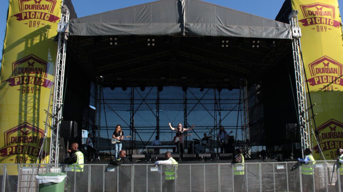 Have you seen the Fall Apart Music Video yet?? 
Tell us what you think! 😺
youtu.be/0URU4d3tF8w