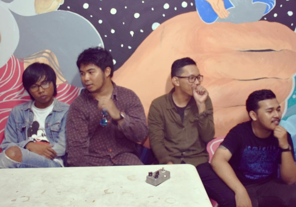Our mate <a href="/indramadd/">Indra</a> with any local musicians at Loka Suara last weekend.