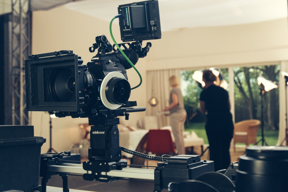 WeAreNerdish's tweet photo. having a lot of fun on set today with our @edelkrone. rented some extra gear from @TONEARTmedia. https://t.co/r22hmwbBEy