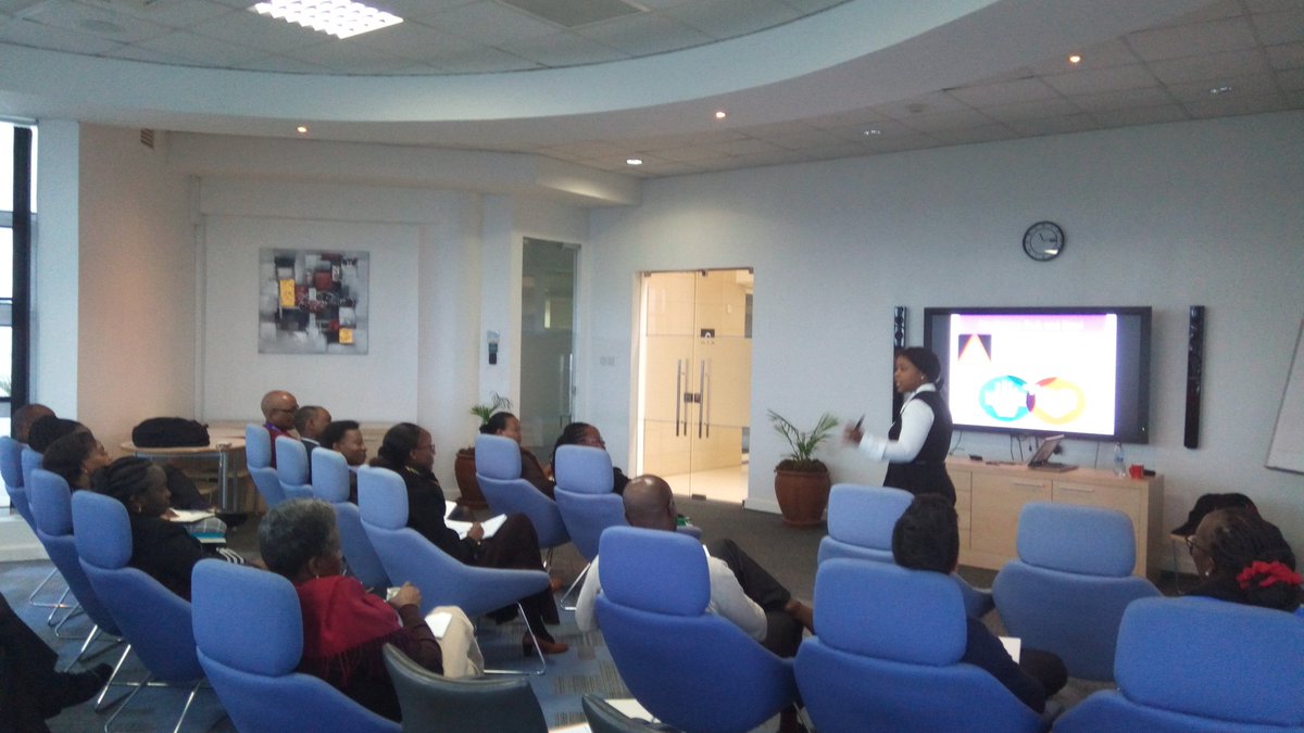lynnnimo's tweet photo. EI training at Barclays Ke HQ with @SRichson  Leaders understand how to Multiply and Amplify, the vast intelligence around you! @Richemele1 https://t.co/tpgthy2HsR