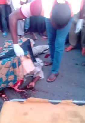 vickyloniatv's tweet photo. A STRAY COW CAUSES A TRUCK TO CRUSH A MAN TO DEATH IN ABUJA (GRAPHIC PHOTOS) https://t.co/eqFMQ0qu8W https://t.co/zkO44R3WEG