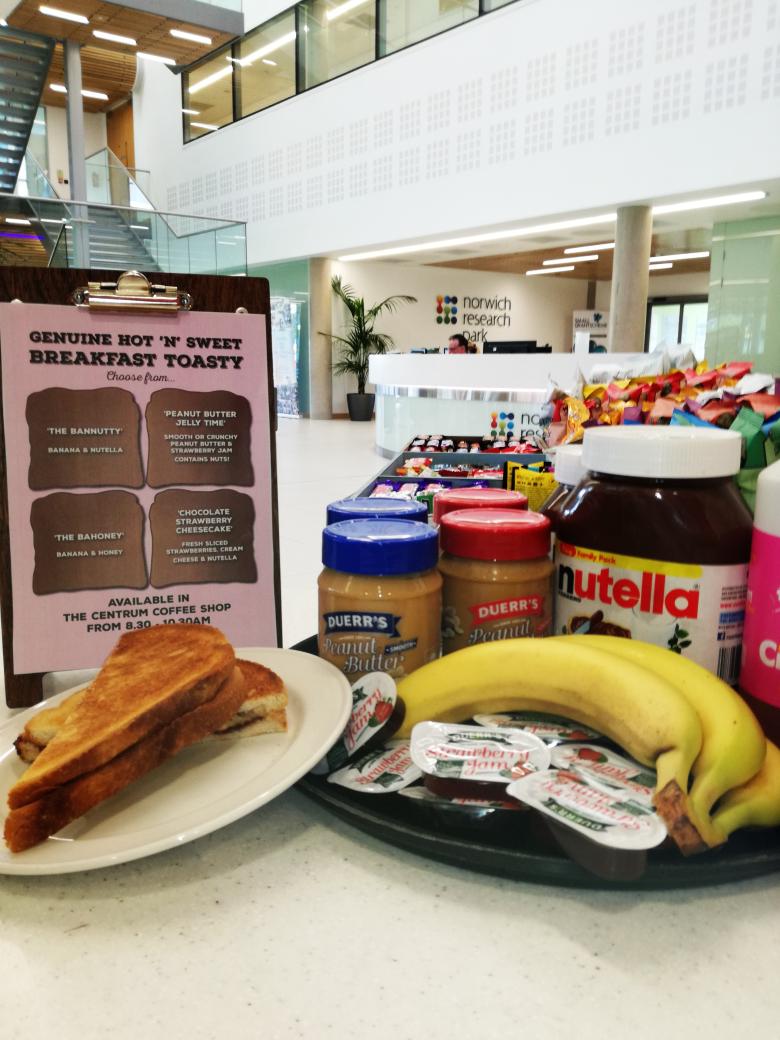 Mills1970Mills's tweet photo. #Hotnfreshoutthekitchen our Delicious Sweet Breakfast Toasties in the Centrum Coffee @GenuineDining @NorwichResearch # peanutbutterjellytime https://t.co/7ScDd4i8LG