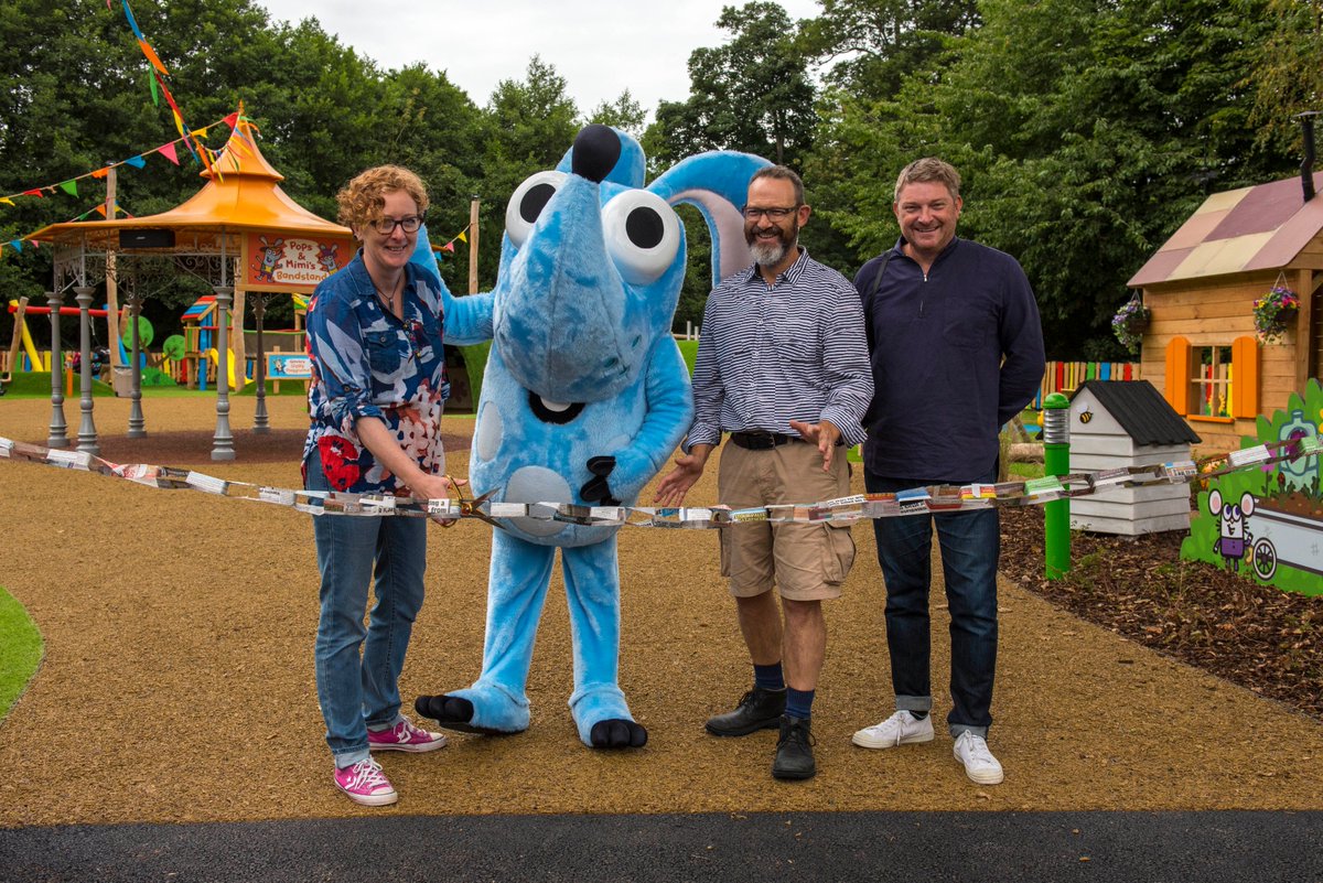 Kidder_Star's tweet photo. Boj on the job as children's TV favourite has youngsters flocking to Giggly Park play area at @WestMidSafari https://t.co/9y6yPAkj4i