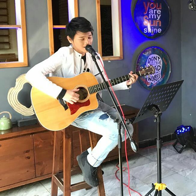 MDMusic_ID's tweet photo. @AlvaroMaldini1 saat pembuatan music video #OSTA 'Terima Kasih Cinta' 💛
Penasaran? Tunggu update-nya di YouTube @MDMusic_ID  😊 #MusicVideo https://t.co/HH2OAITreZ