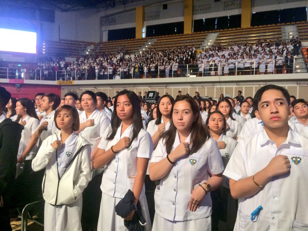 USTCSSC's tweet photo. Our Thomasian Scientists singing the UST π #ROARientation2017 #LegaSCI https://t.co/gjFBuRgWlM