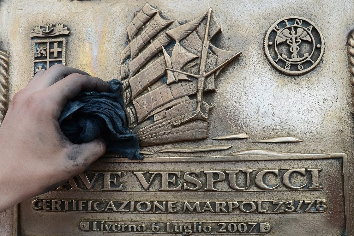 Un #particolare di #naveVespucci, la certificazione #Marpol ► ow.ly/wl5430dm0d2 #MarinaMilitare