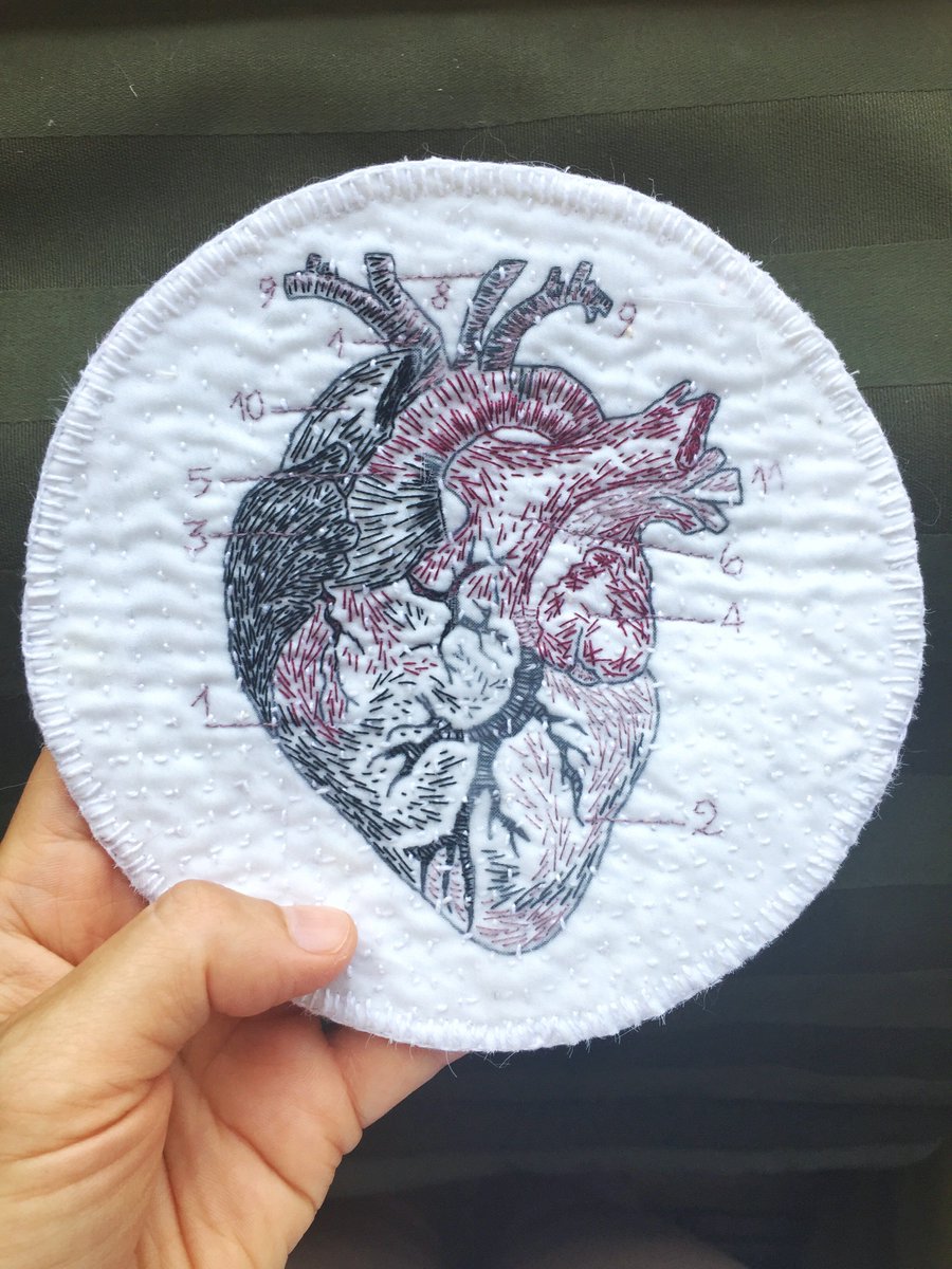 LouLouPois's tweet photo. La prima #toppa #patch Γ¨ online! La trovi su #etsy https://t.co/zkqmepxnVC #louloupois #cuore #cuoreanatomico #ricamo #heart #heartanatomy https://t.co/e9lLynQUzc