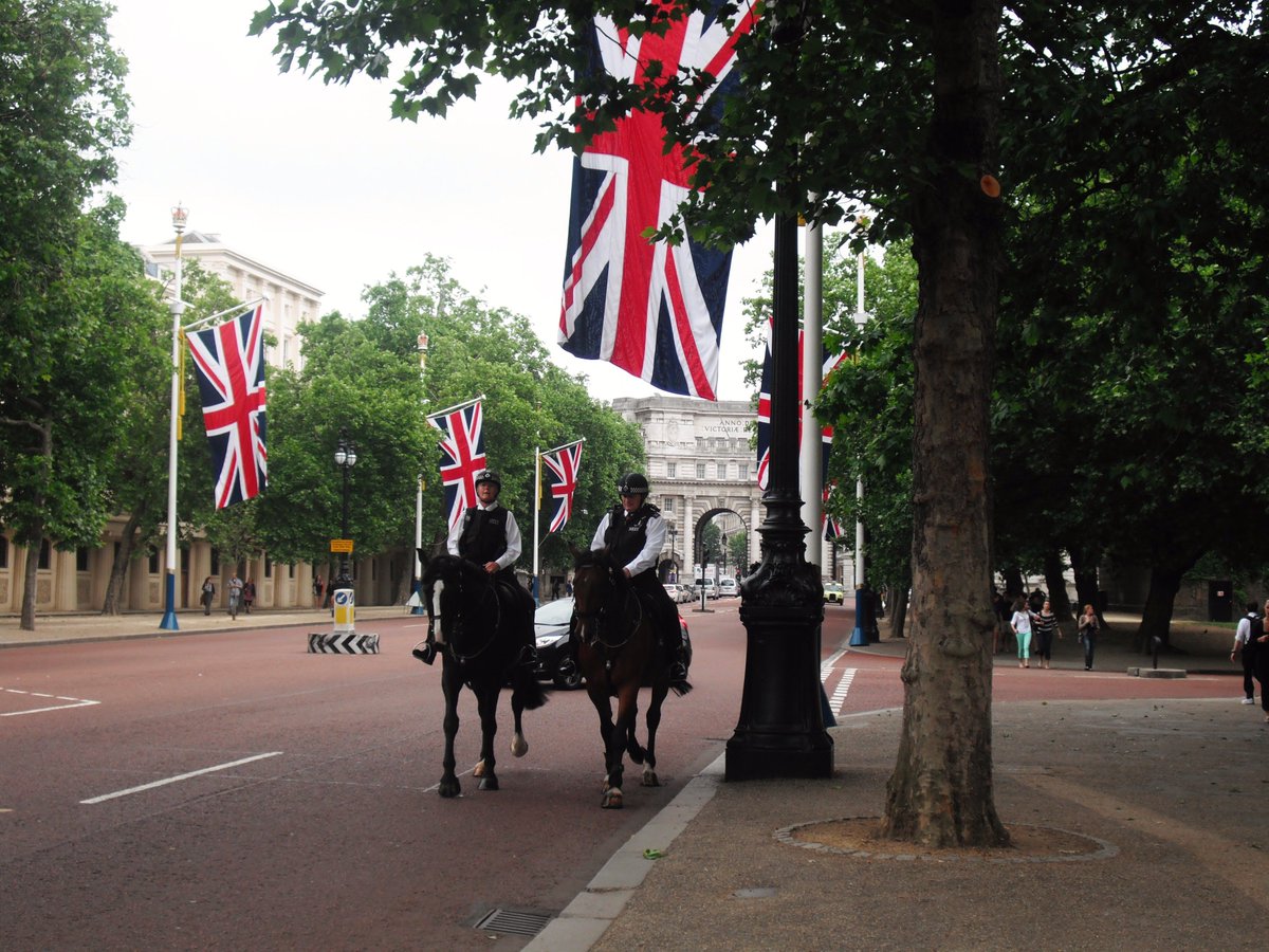 Headway_Digital's tweet image. #Interestingfacts #Londonfacts. IT is illegal to die in the Houses of Parliament. What would the punishment be? #Oldlaws #humour #Tourism