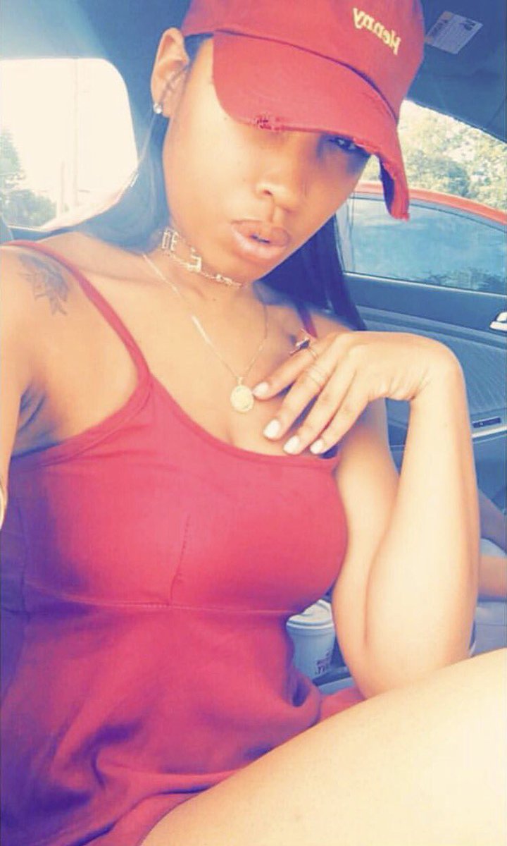 Chunn_Li_'s tweet photo. 🥃 HennyThing is Possible | @HennessyUS #SponserMe #DarkOnly https://t.co/8xaEUJZJfI
