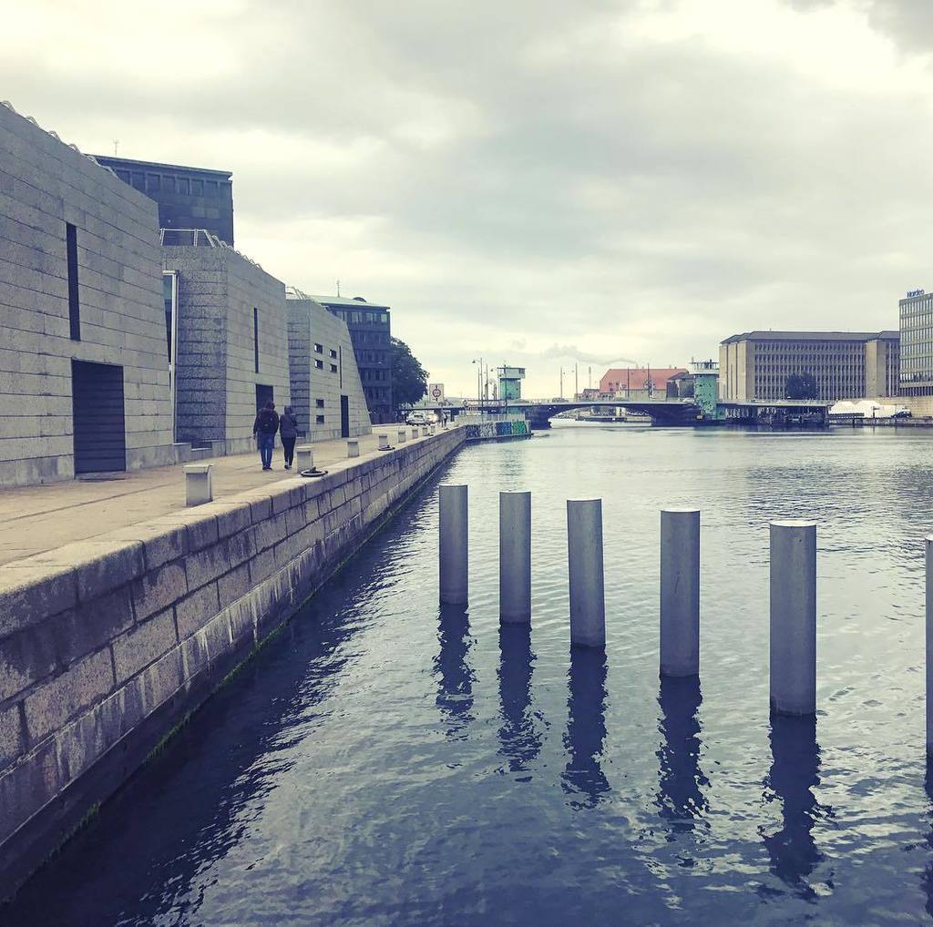 mhphotouk's tweet photo. #Copenhagen #denmark #scandinavianstyle #river #architecture @unahaugh76 https://t.co/JXgFdNOFG9 https://t.co/eCDHHiphb0