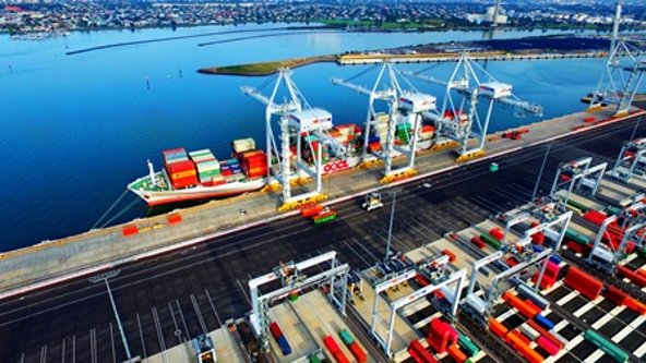 PortTechnology's tweet image. ICTSI Reveals All About Australia’s Automated Terminal #fullyautomated #futureshipping #portsafety #autonomous bit.ly/2u439Ta