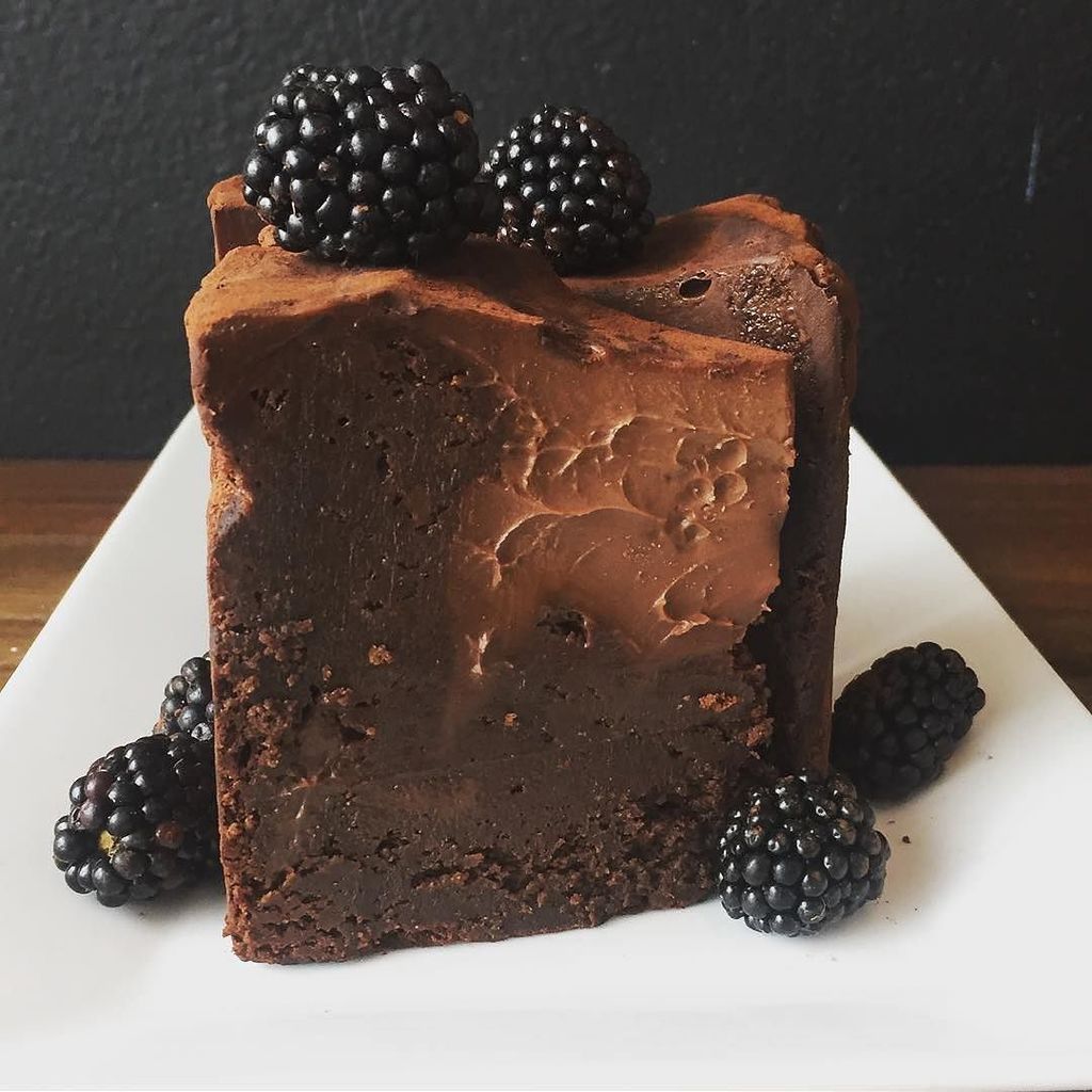 devourphoenix's tweet photo. For your viewing pleasure, from @tammiecoe. 
______________________________
#crackcake #devourphoenix #CulinaryArt… https://t.co/uZ3KmZ144p https://t.co/jZLJF8xUu3