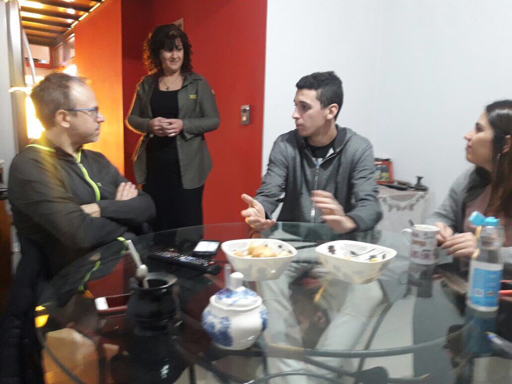 Con Leandro en su casa de Ciudad Jardín. Tiene 19 años, salió de AFALP y hoy juega en la 1a de basquet de San Lorenzo. #Orgullo3F