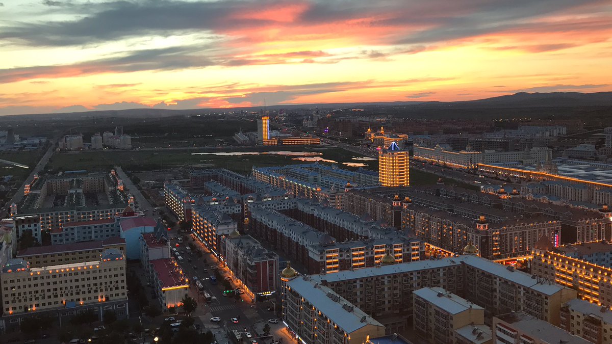 violahelen_'s tweet photo. We climbed the top of a hotel roof to watch the sunset & saw the whole town light up. 🌅🌆 #innermongolia #justlookatthat 😍 https://t.co/IbYyXAVfEm