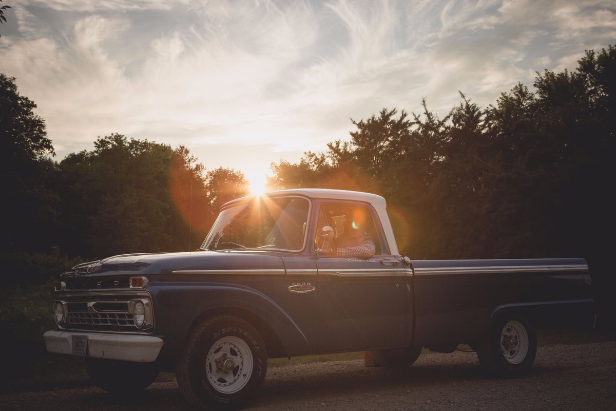 zacjolliffe's tweet photo. sunset + vintage pickup, from M&amp;E's engagement session :) #sunset #vintage #trucks

https://t.co/39HNvecdTy https://t.co/cZPgEP33O1