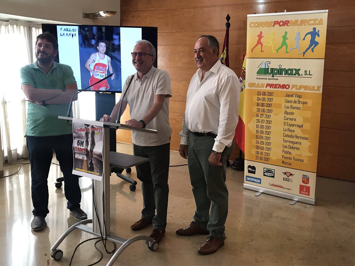 PopularesMurcia's tweet photo. Felipe Coello presenta la II edición de la carrera #4Millas de #LaRaya que se enmarca en el circuito por pedanías #CorreporMurcia https://t.co/HdhnYgkz06